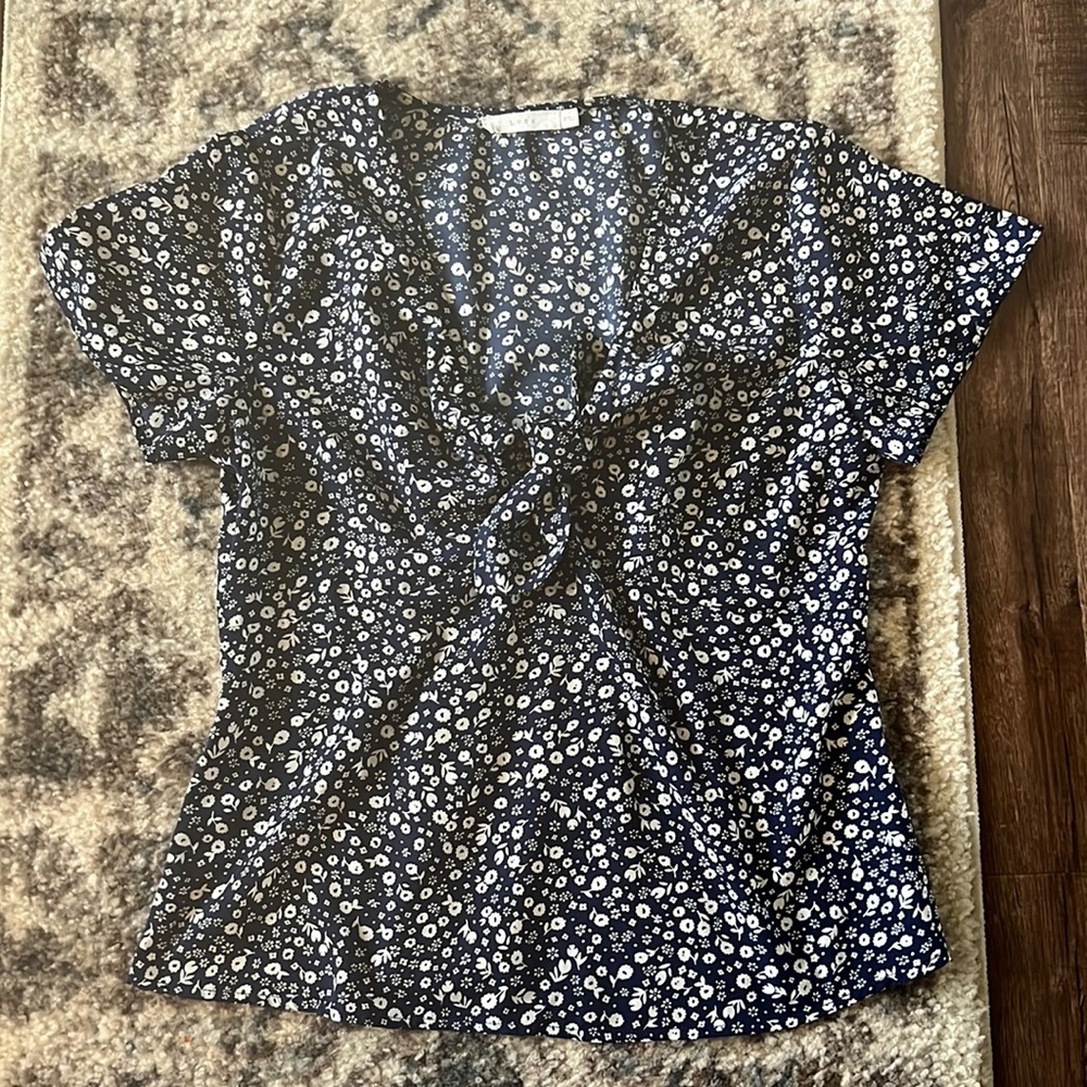 Lush Tiny Print Floral Vneck Blouse Size S